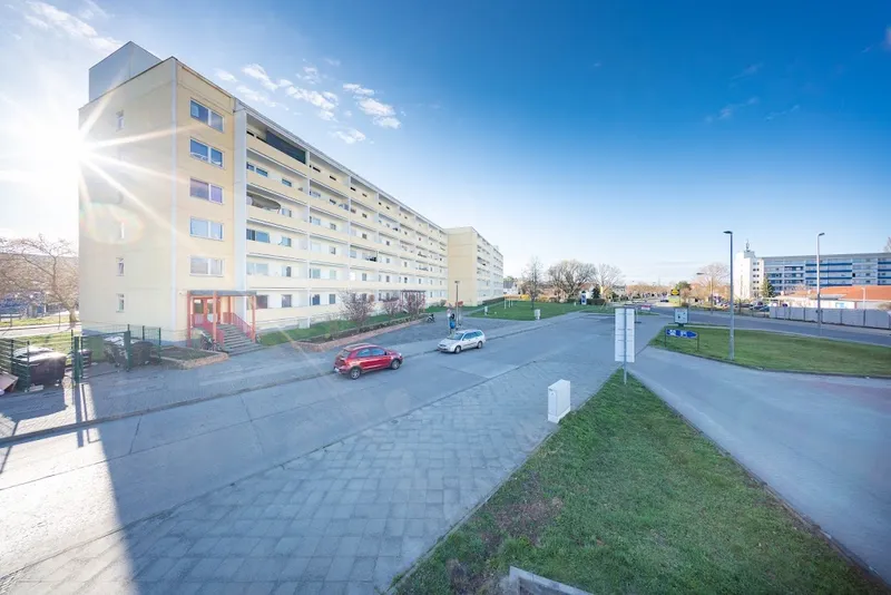 Singleappartement mit Balkon nahe dem S-Bhf. Springpfuhl neu zu vermieten - WBS erforderlich ! — photo 1